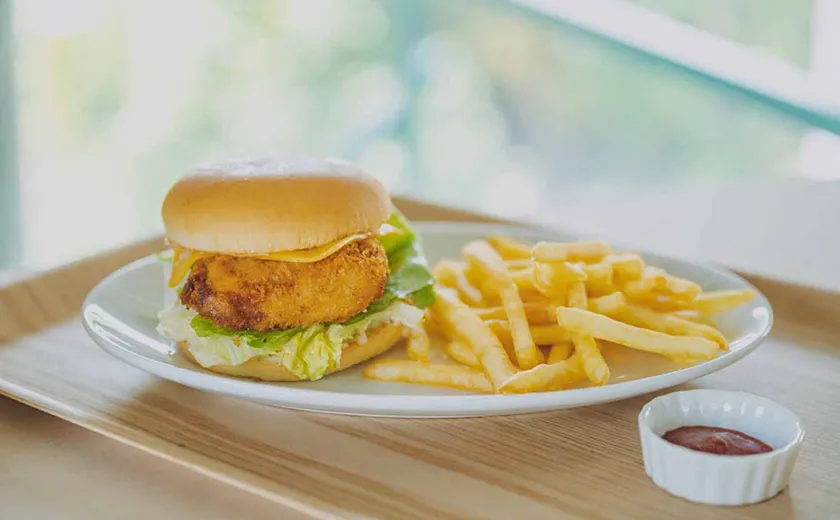 﨑津フィッシュバーガー&フレンチフライ(ポテト)